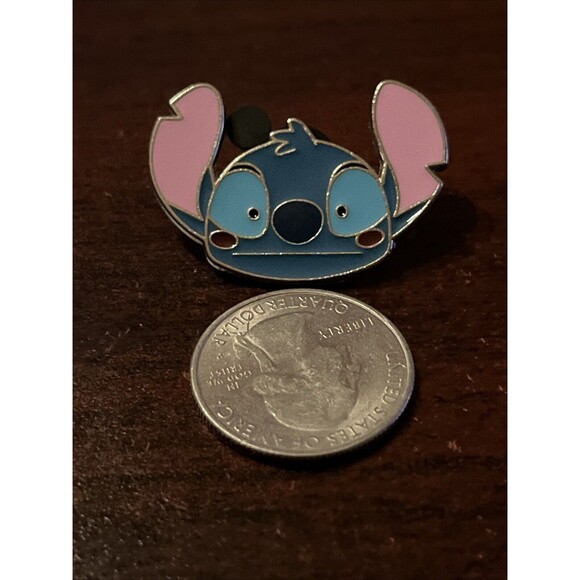 Disney‎ Stitch Emoji Blitz Embarrassed Booster Trading Pin - Picture 2 of 4